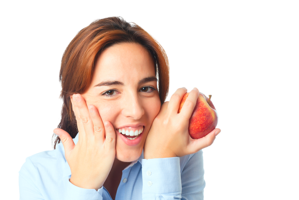 Apple: A Natural Cleanser for Your Mouth "18 home remedies for bad breath"